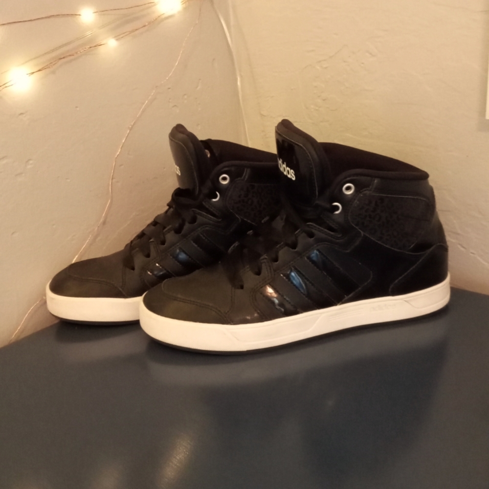 Adidas Women's high top shoe